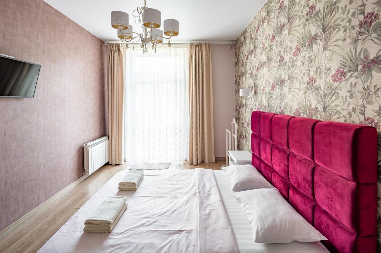 Apartment Romari гнатюка 3 *